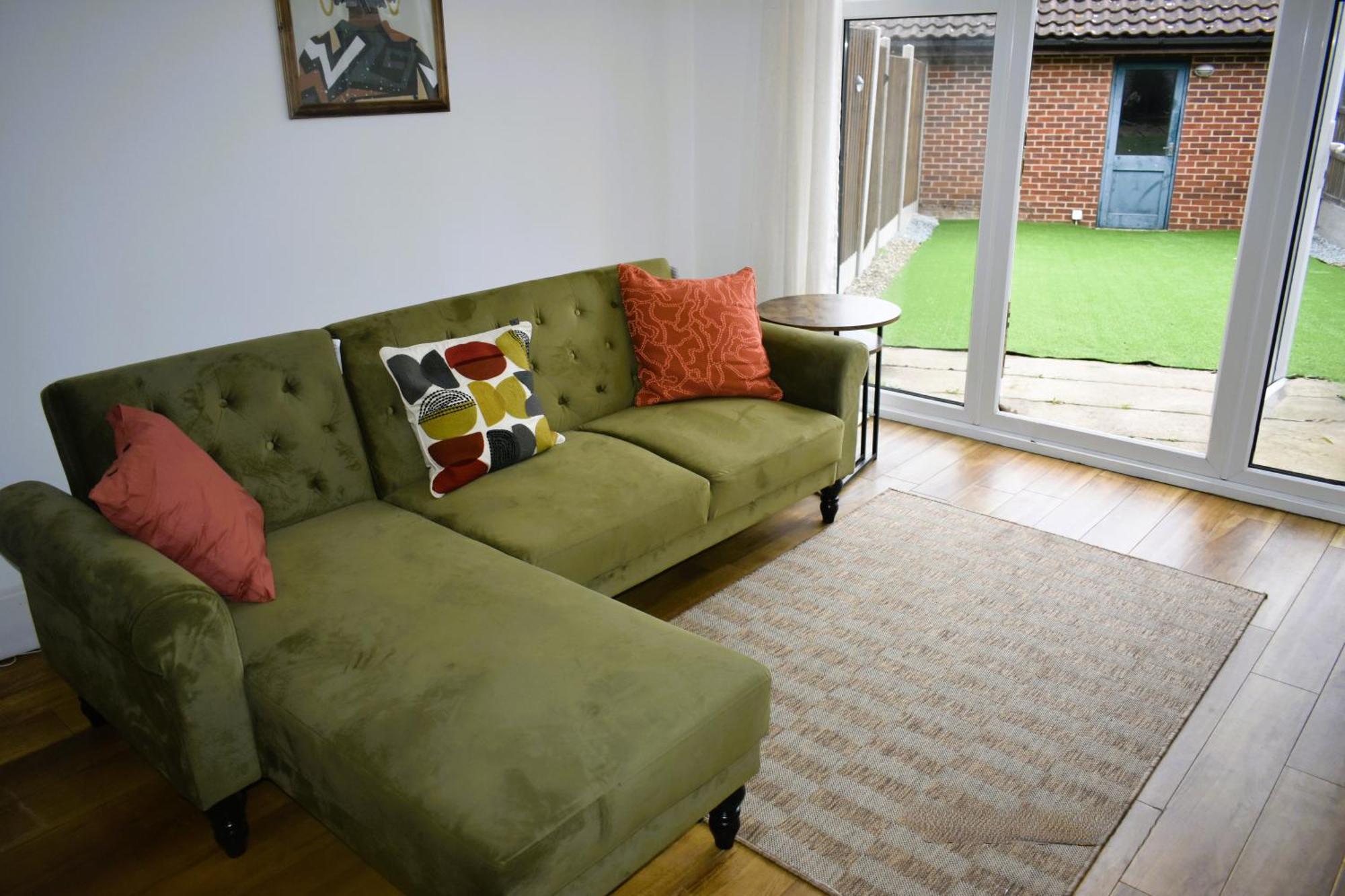 Luxury 2 Bed House With 3 Beds,3 Free Parking Lot In Dartford Near Town Centre, Adjacent Bus Stop, Train Station, Bluewater Mall, 25Mins To London City Airport,20 Miles From Central London Εξωτερικό φωτογραφία