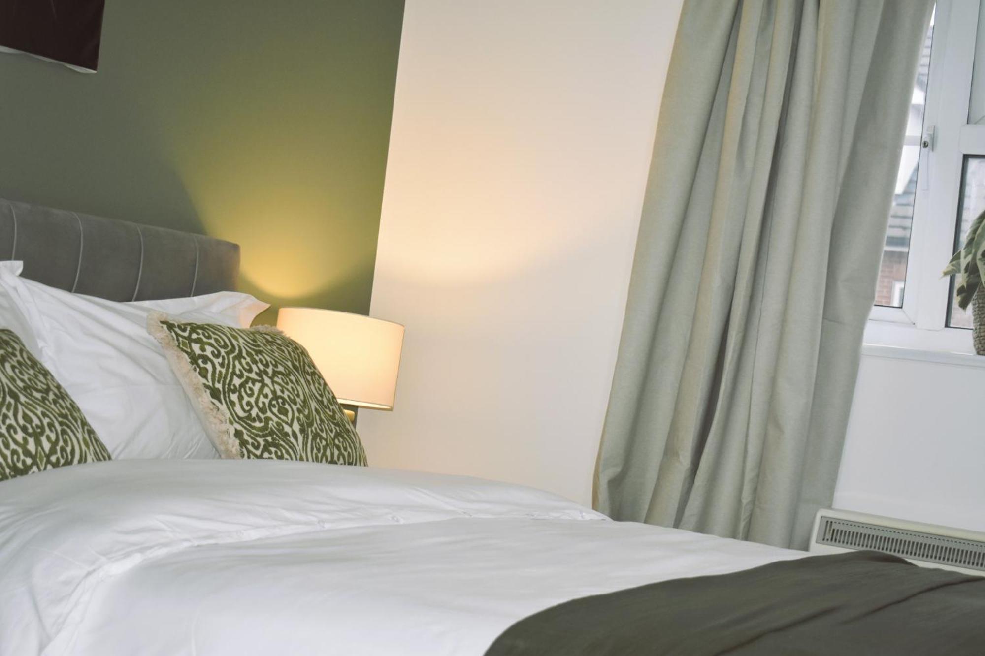 Luxury 2 Bed House With 3 Beds,3 Free Parking Lot In Dartford Near Town Centre, Adjacent Bus Stop, Train Station, Bluewater Mall, 25Mins To London City Airport,20 Miles From Central London Εξωτερικό φωτογραφία
